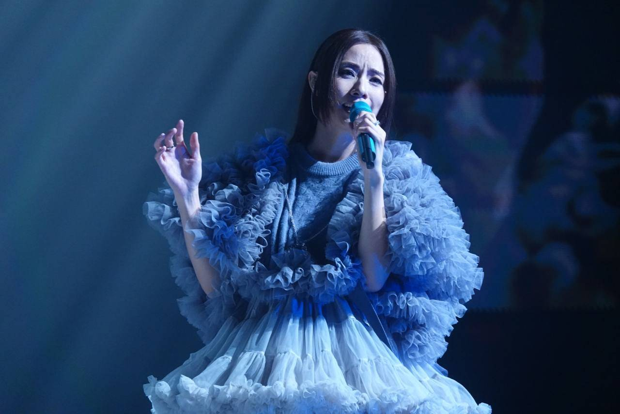 萬眾期待！Stephy 鄧麗欣紅館演唱會 2025 加場確定！聽日公開售票，一齊嚟搶飛啦！
