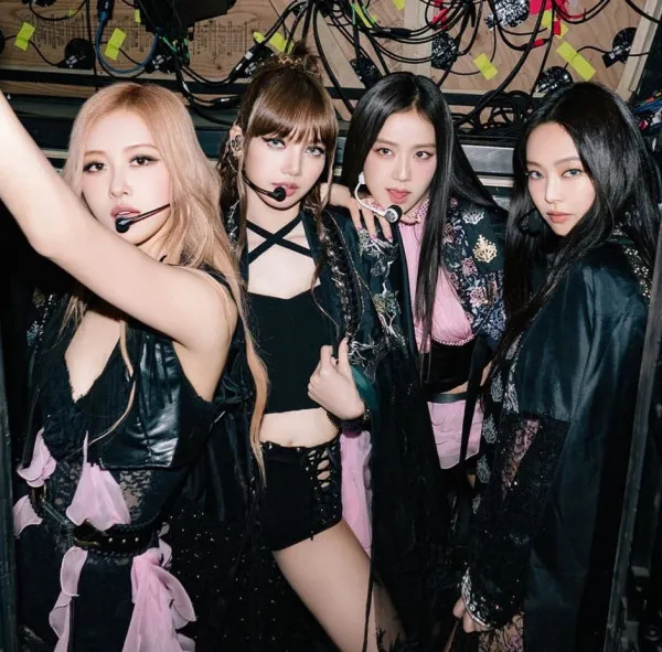 blackpink travel