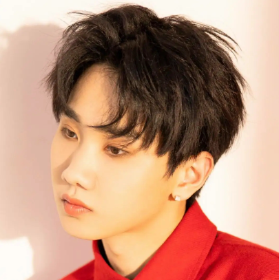 汪蘇瀧演唱會全攻略：跨越「十萬伏特」與「羅曼前傳」嘅音樂宇宙狂想曲