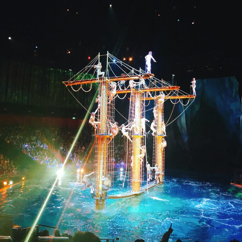 2026年2月 水舞間 演出日期｜新濠天地水上匯演時間表 週二三休館 17:00/20:00場次搶票